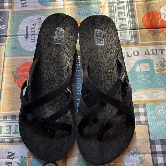 Teva Black Wedge Size 9 - Picture 2 of 7